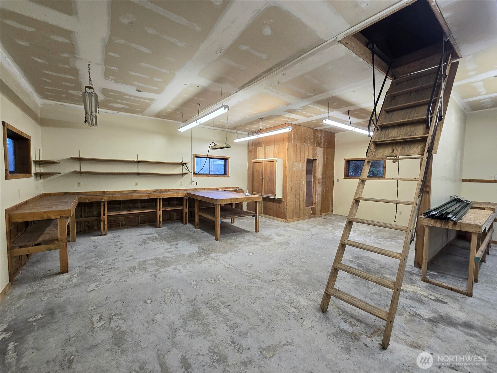 639 Lower Elwha Road Port Angeles, WA 98363 - Photo 38 of 38 a view of a room with chairs