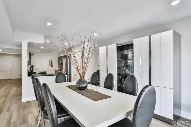 $345,000 | 561 Sarah Lane, Unit 107, Creve Coeur, MO 63141