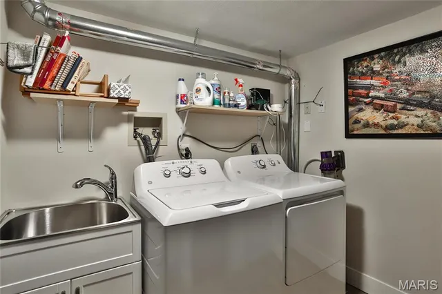 $345,000 | 561 Sarah Lane, Unit 107, Creve Coeur, MO 63141