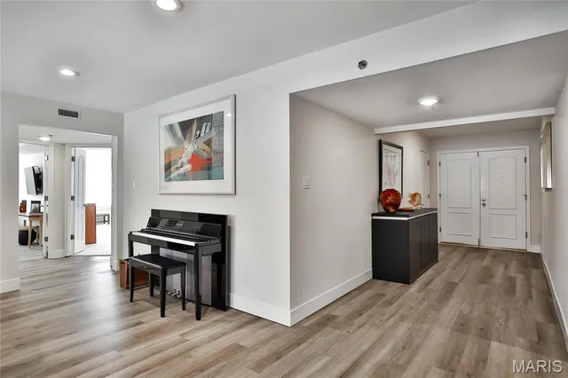 $345,000 | 561 Sarah Lane, Unit 107, Creve Coeur, MO 63141