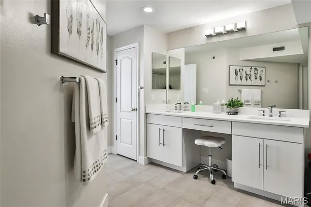 $345,000 | 561 Sarah Lane, Unit 107, Creve Coeur, MO 63141