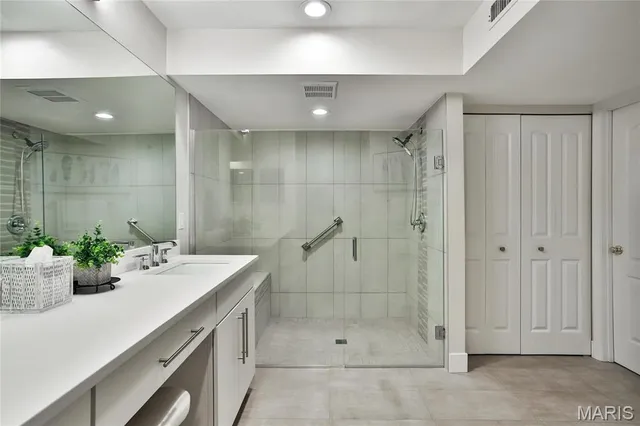 $345,000 | 561 Sarah Lane, Unit 107, Creve Coeur, MO 63141