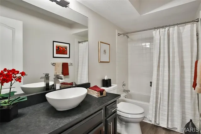 $345,000 | 561 Sarah Lane, Unit 107, Creve Coeur, MO 63141