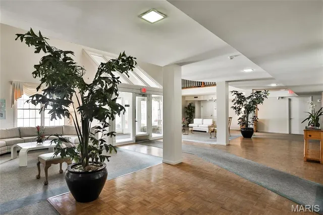 $345,000 | 561 Sarah Lane, Unit 107, Creve Coeur, MO 63141