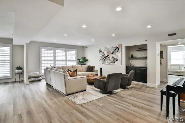 $345,000 | 561 Sarah Lane, Unit 107, Creve Coeur, MO 63141