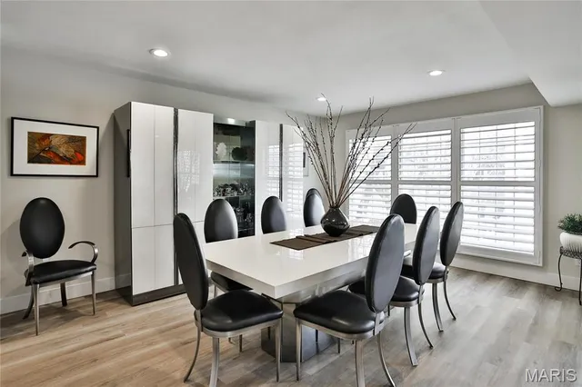 $345,000 | 561 Sarah Lane, Unit 107, Creve Coeur, MO 63141