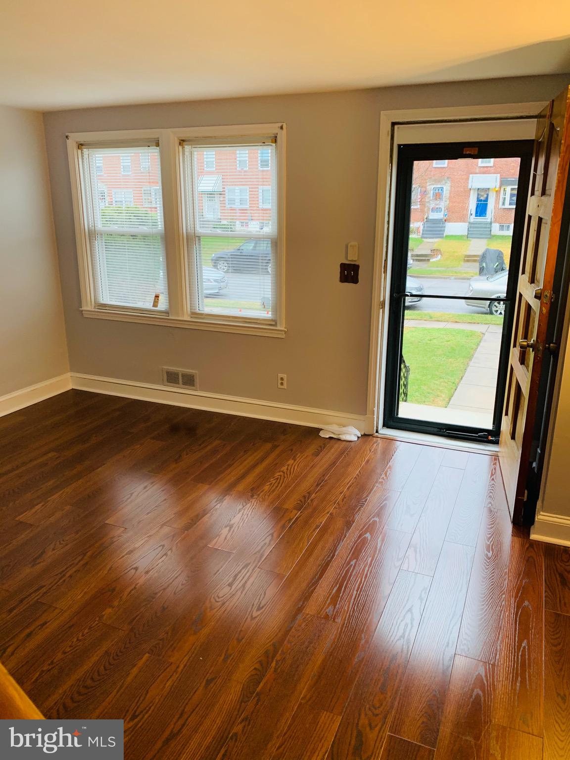3634 Raymonn Avenue Baltimore, MD 21213 - Photo 3 of 29 Living room w/ outdoor light 2