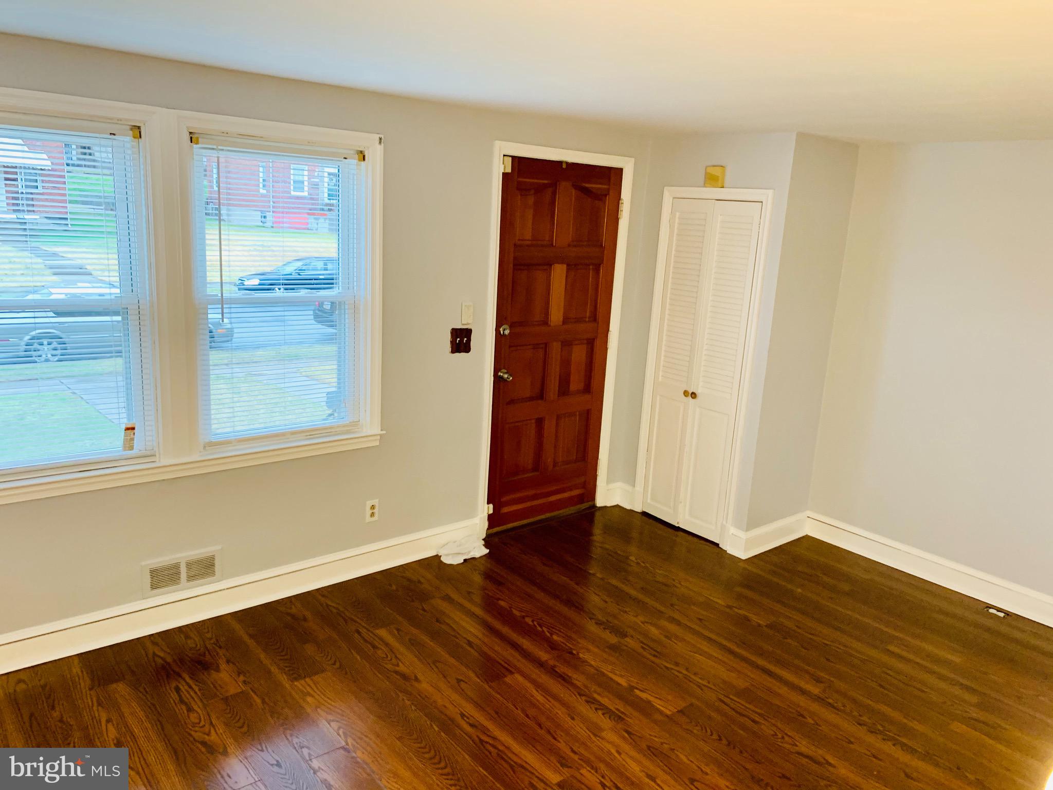 3634 Raymonn Avenue Baltimore, MD 21213 - Photo 5 of 29 Living room 2