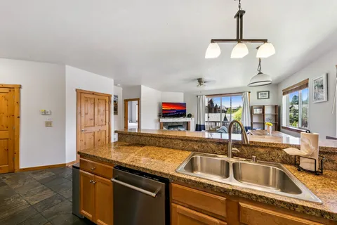 $699,000 | 10592 Boulders Road, Unit 8, Truckee, CA 96161