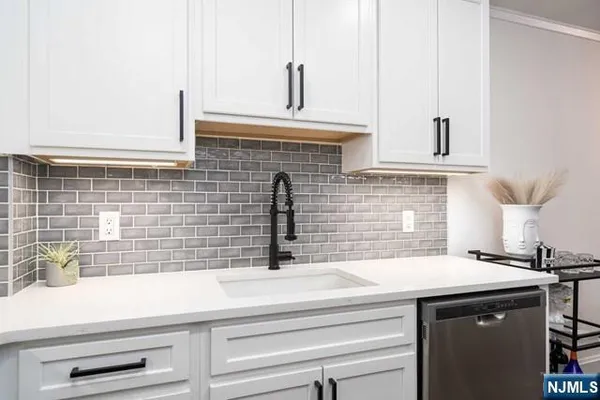 $2,400 | 141 Park Avenue, Unit 8, East Rutherford, NJ 07073