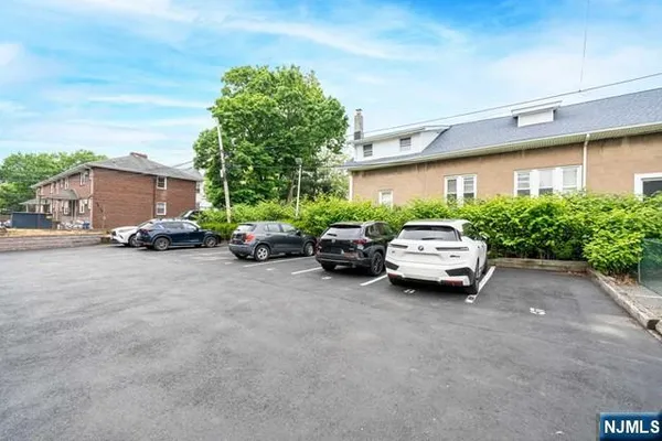 $2,400 | 141 Park Avenue, Unit 8, East Rutherford, NJ 07073