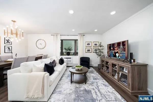 $2,400 | 141 Park Avenue, Unit 8, East Rutherford, NJ 07073