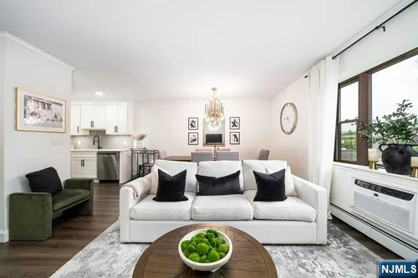 $2,400 | 141 Park Avenue, Unit 8, East Rutherford, NJ 07073