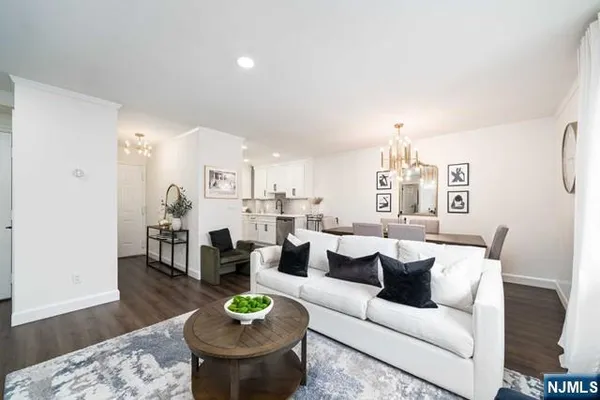 $2,400 | 141 Park Avenue, Unit 8, East Rutherford, NJ 07073