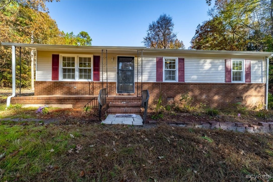 21814 Carson Road Dinwiddie, VA 23841 - Photo 4 of 24 a view of a house with a yard