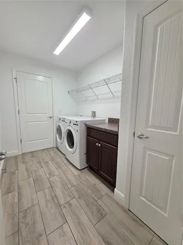 a view of back yard of the house