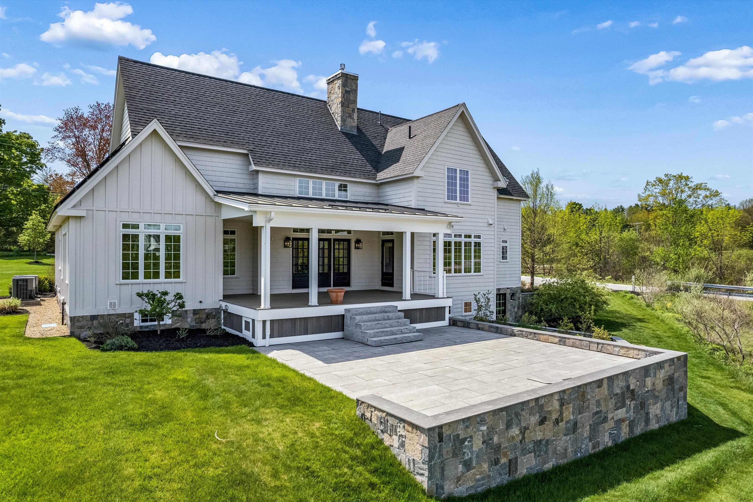 1 Cobtail Way Bedford, NH 03110 - Photo 3 of 41