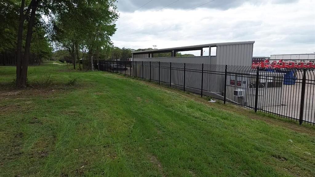 3110 West Gentry Parkway Tyler, TX 75702 - Photo 18 of 34 a view of a backyard with a garden