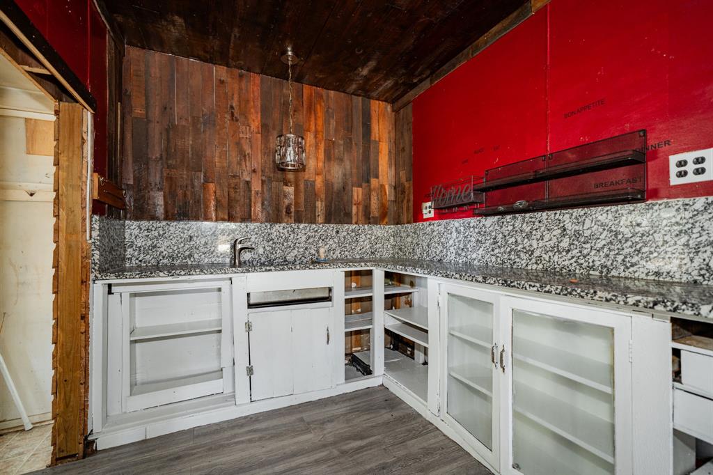 113 South Spikes Road Corsicana, TX 75110 - Photo 10 of 19 a kitchen with granite countertop white cabinets and white appliances