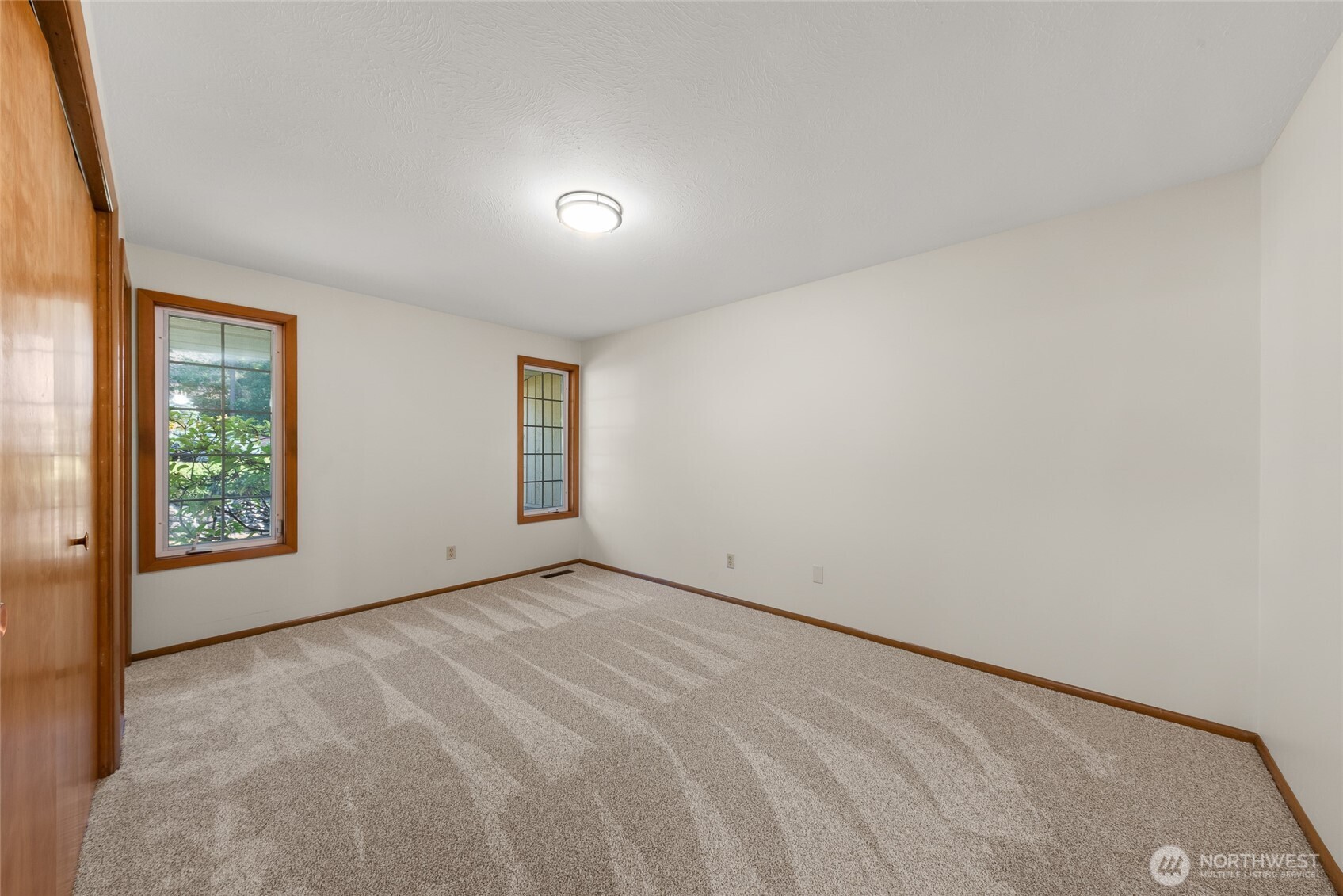 2811 West Weile Avenue Spokane, WA 99208 - Photo 16 of 39 an empty room with windows