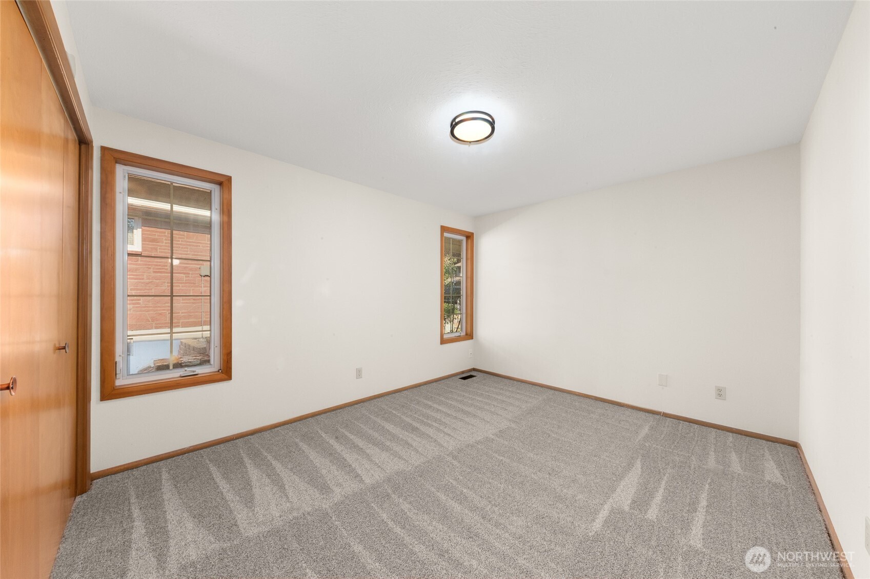 2811 West Weile Avenue Spokane, WA 99208 - Photo 18 of 39 an empty room with windows