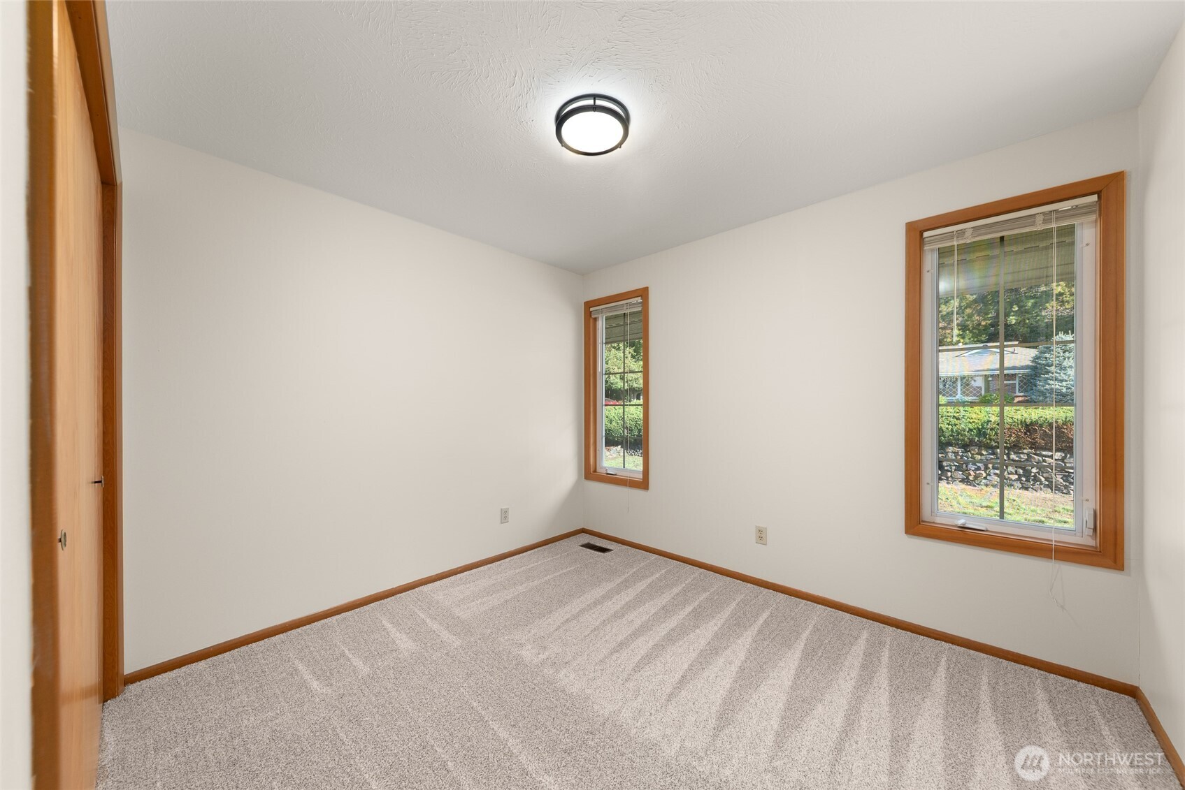 2811 West Weile Avenue Spokane, WA 99208 - Photo 20 of 39 a view of empty room with window