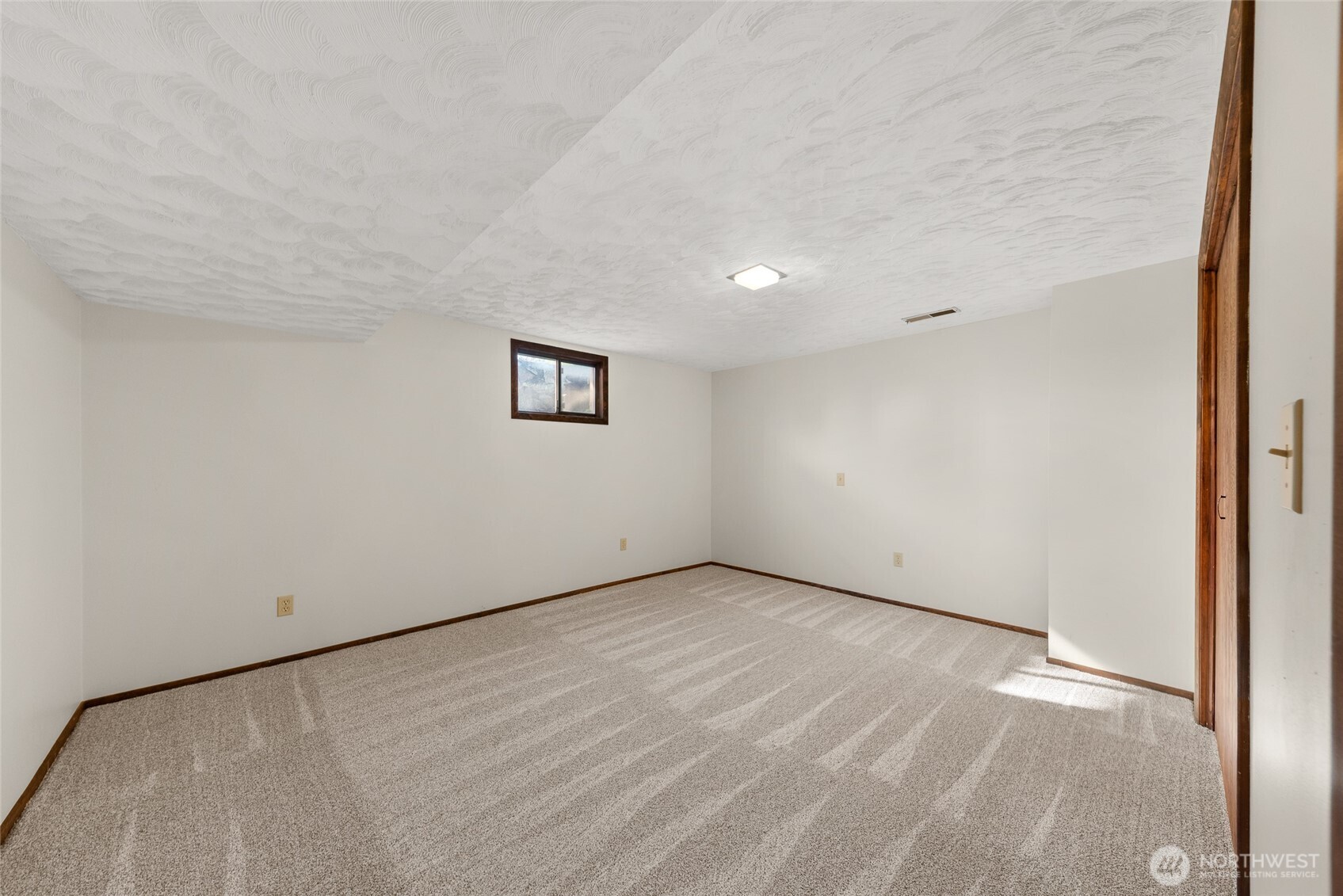 2811 West Weile Avenue Spokane, WA 99208 - Photo 27 of 39 a view of an empty room