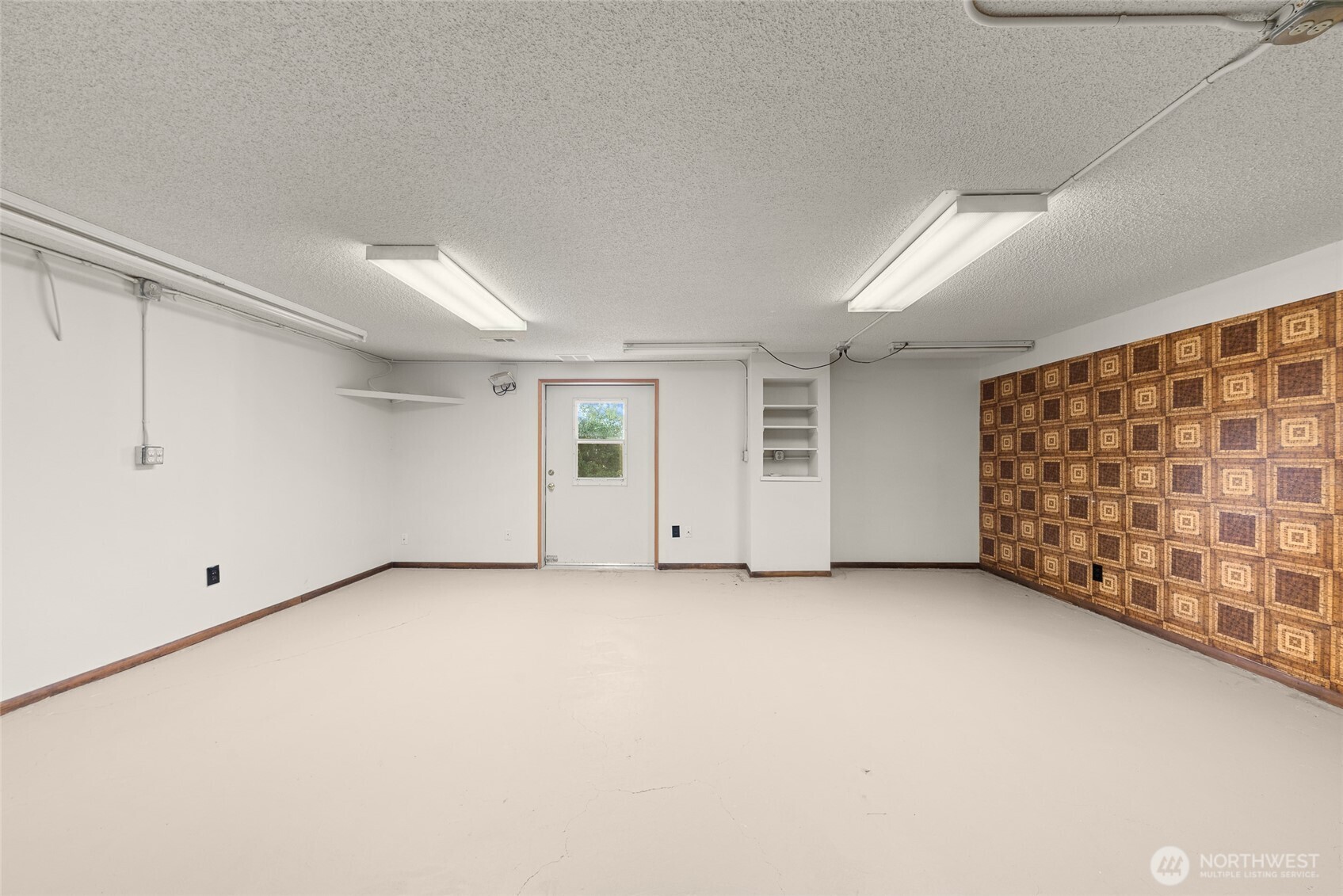 2811 West Weile Avenue Spokane, WA 99208 - Photo 28 of 39 a view of an empty room with a fireplace