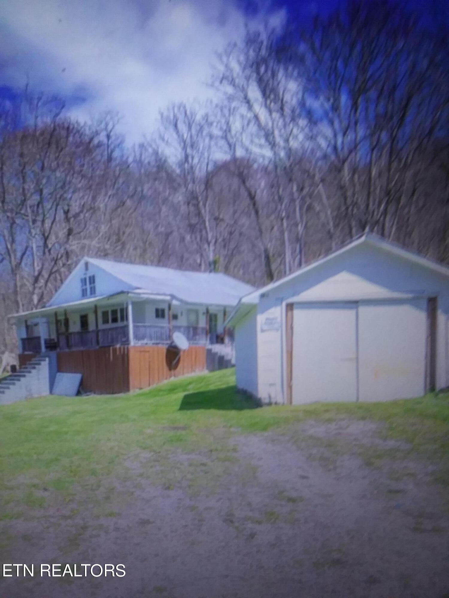 287 Edith Lane Washburn, TN 37888 - Photo 3 of 8 20231028_165755_Burst01