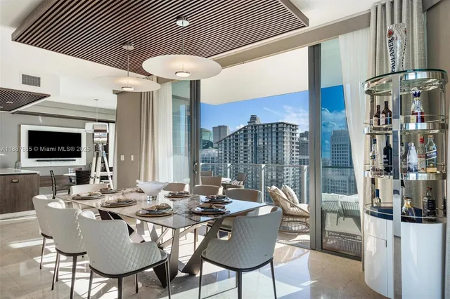 $3,560,000 | 88 Southwest 7th Street, Unit 3801, Miami, FL 33130