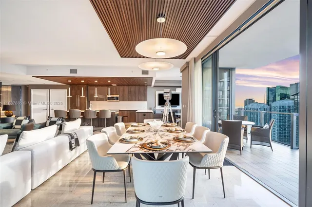 $3,560,000 | 88 Southwest 7th Street, Unit 3801, Miami, FL 33130