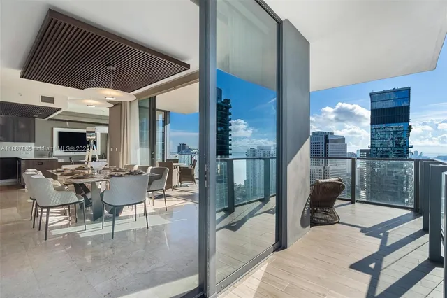 $3,560,000 | 88 Southwest 7th Street, Unit 3801, Miami, FL 33130