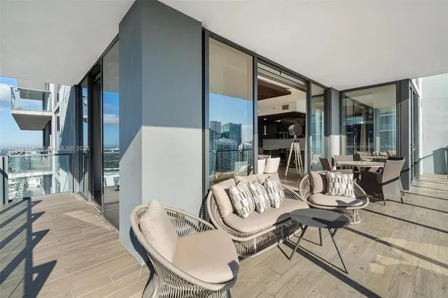 $3,560,000 | 88 Southwest 7th Street, Unit 3801, Miami, FL 33130