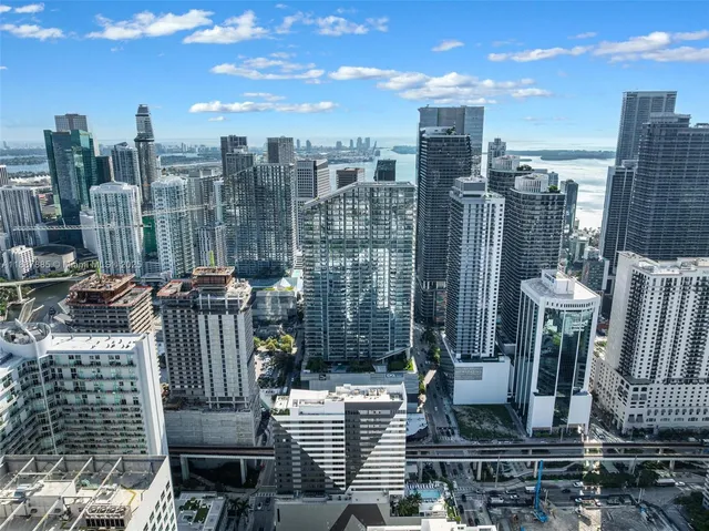 $3,560,000 | 88 Southwest 7th Street, Unit 3801, Miami, FL 33130