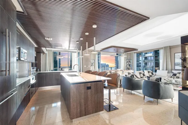 $3,560,000 | 88 Southwest 7th Street, Unit 3801, Miami, FL 33130