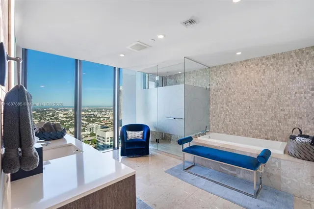 $3,560,000 | 88 Southwest 7th Street, Unit 3801, Miami, FL 33130