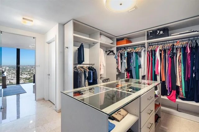 $3,560,000 | 88 Southwest 7th Street, Unit 3801, Miami, FL 33130