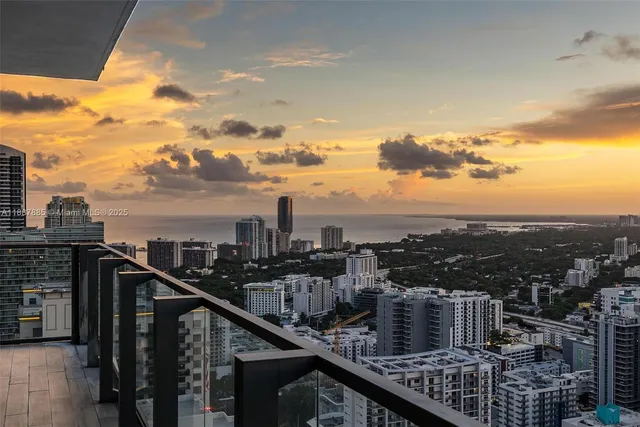 $3,560,000 | 88 Southwest 7th Street, Unit 3801, Miami, FL 33130