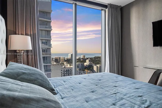 $3,560,000 | 88 Southwest 7th Street, Unit 3801, Miami, FL 33130