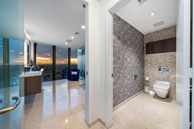 $3,560,000 | 88 Southwest 7th Street, Unit 3801, Miami, FL 33130