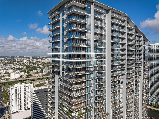 $3,560,000 | 88 Southwest 7th Street, Unit 3801, Miami, FL 33130