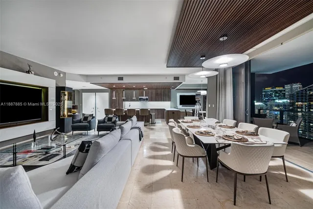 $3,560,000 | 88 Southwest 7th Street, Unit 3801, Miami, FL 33130