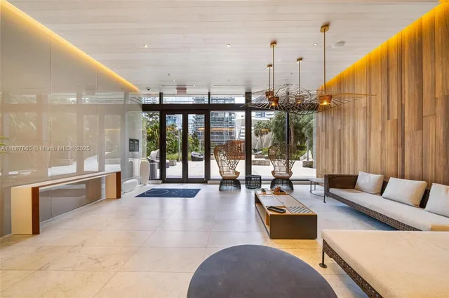 $3,560,000 | 88 Southwest 7th Street, Unit 3801, Miami, FL 33130