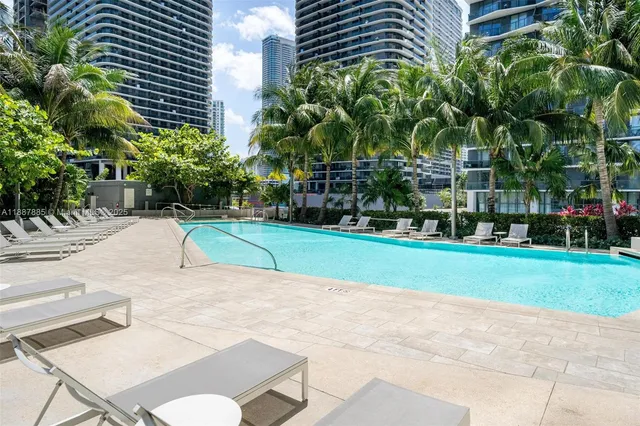 $3,560,000 | 88 Southwest 7th Street, Unit 3801, Miami, FL 33130