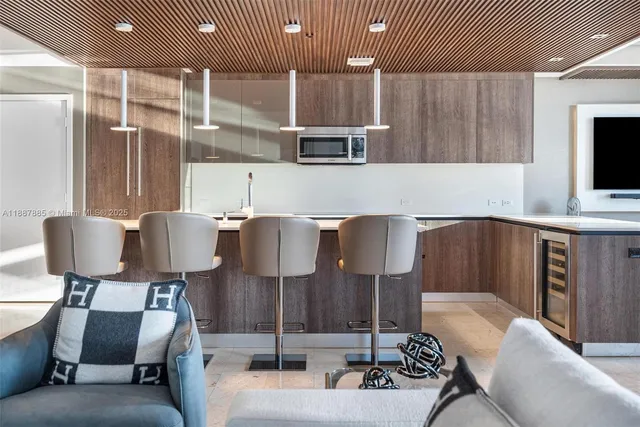 $3,560,000 | 88 Southwest 7th Street, Unit 3801, Miami, FL 33130