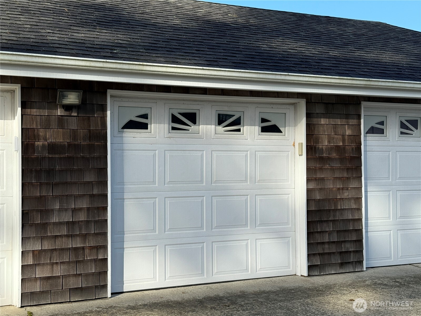 2815 Willows Road, Unit 210 Seaview, WA 98644 - Photo 33 of 35 a view of front door and bedroom