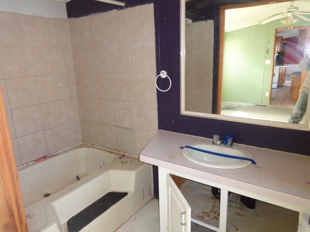5 Rowe Court Freeport, ME 04032 - Photo 5 of 22 MASTER BATHROOM
