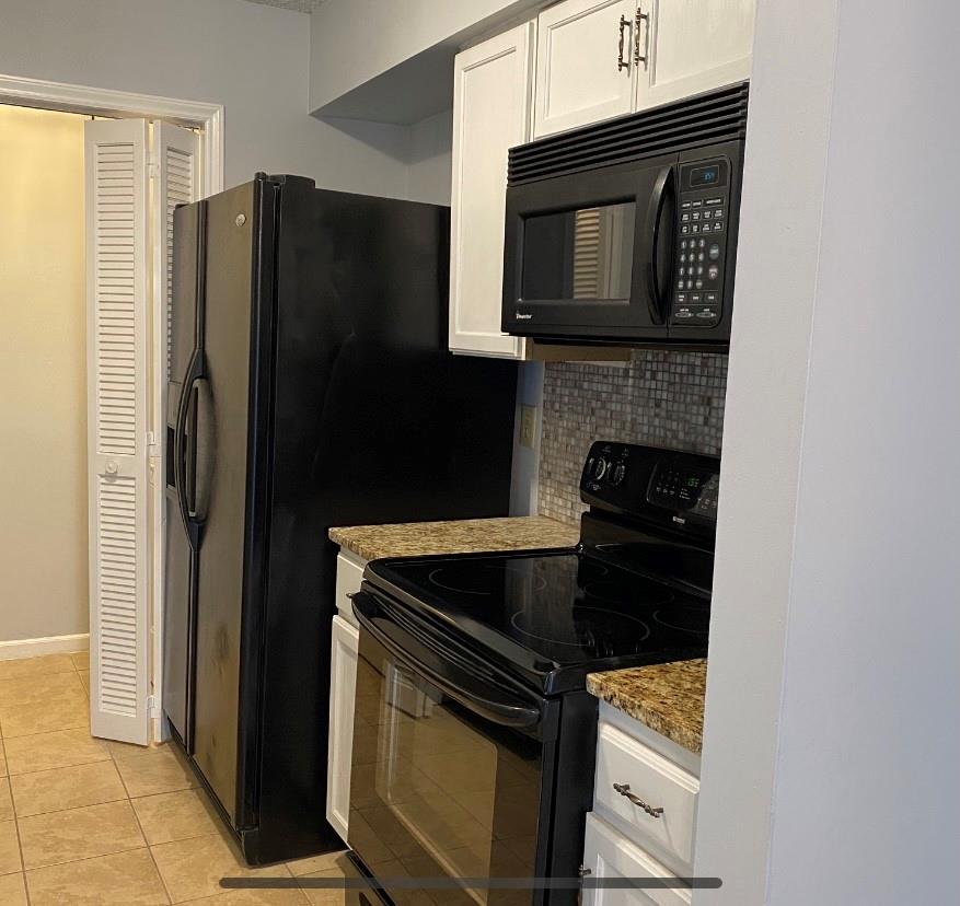 11111 Harrowfield Road Charlotte, NC 28226 - Photo 6 of 26 a kitchen with a stove and a refrigerator