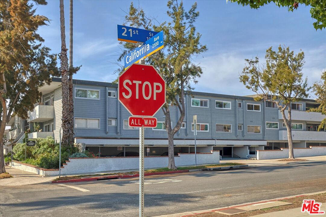 2021 California Avenue, Unit 20 Santa Monica, CA 90403 - Photo 15 of 20