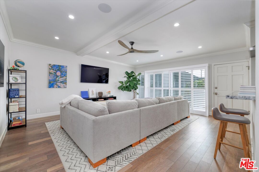 2021 California Avenue, Unit 20 Santa Monica, CA 90403 - Photo 4 of 20